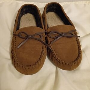 Moccasin Slippers Chestnut Brown size 5 for women in fair condition.